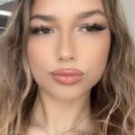 Laura, junge Frau von 20 Jahren Bild