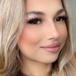 Laura, junge Frau von 20 Jahren Bild