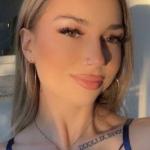 Laura, junge Frau von 20 Jahren Bild
