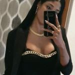 Ryhanna Party mit großer Klitoris. Bild