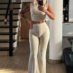 Monyk, hübsche blonde Frau. Bild