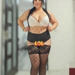 Donatella, eine Milf mit große Brust. Angebote sie-sucht