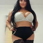 Donatella, eine Milf mit große Brust. Bild